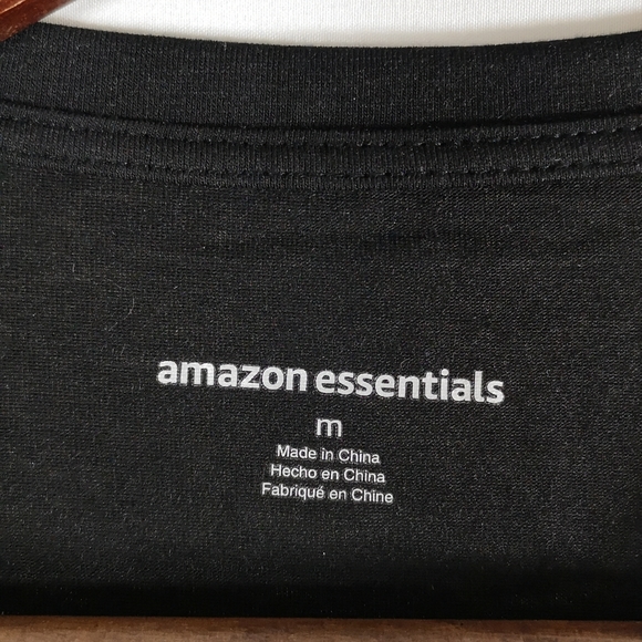 NWT Men's Amazon Essentials Long-Sleeve Fitness Shirt, Thumb Holes Medium Black - Picture 2 of 6